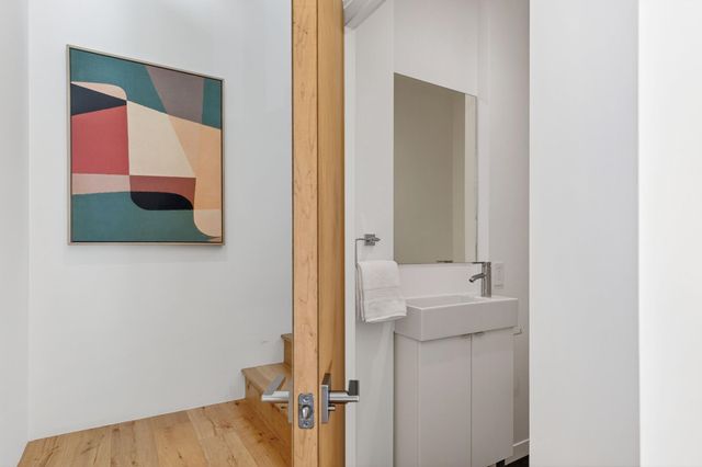 577 El Dorado Ave, Oakland, CA 94611