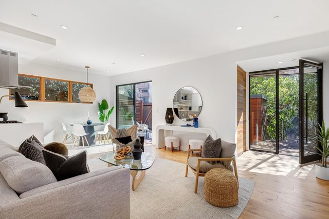 577 El Dorado Ave, Oakland, CA 94611