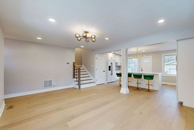 5504 Lyman Avenue, Downers Grove, IL 60516