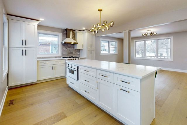 5504 Lyman Avenue, Downers Grove, IL 60516