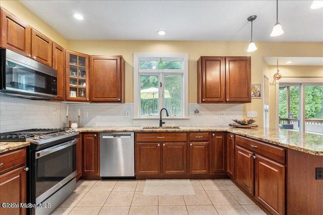 35 Long Creek Drive, Ballston, NY 12027