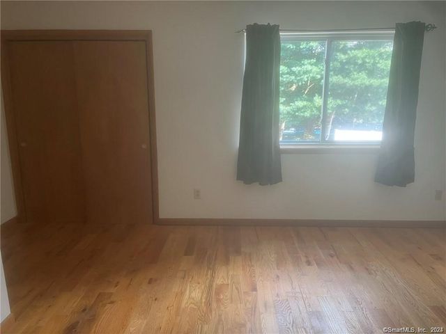 10 Macintosh Lane 10, Ansonia, CT 06401