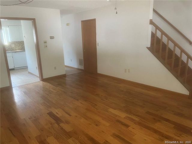 10 Macintosh Lane 10, Ansonia, CT 06401