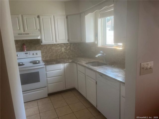 10 Macintosh Lane 10, Ansonia, CT 06401