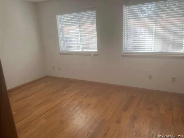 10 Macintosh Lane 10, Ansonia, CT 06401