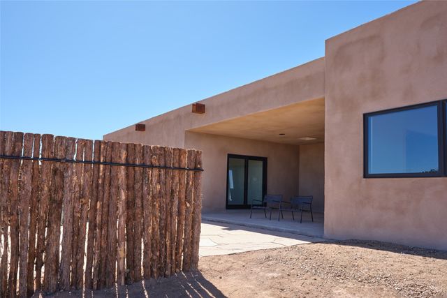 51 Spur Ranch Road, Lamy, NM 87540