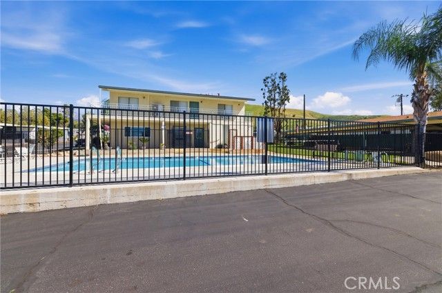 1255 Amethyst 18, Mentone, CA 92359