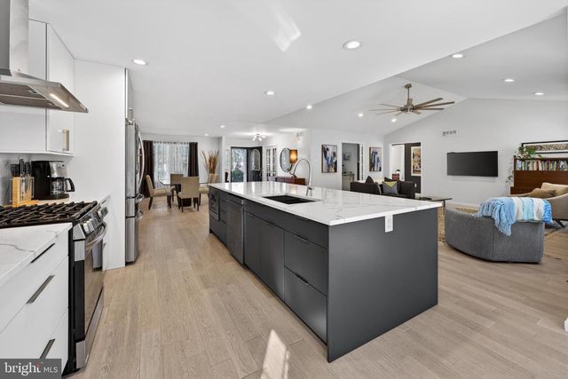 216 WHITEHALL CT, Voorhees, NJ 08043