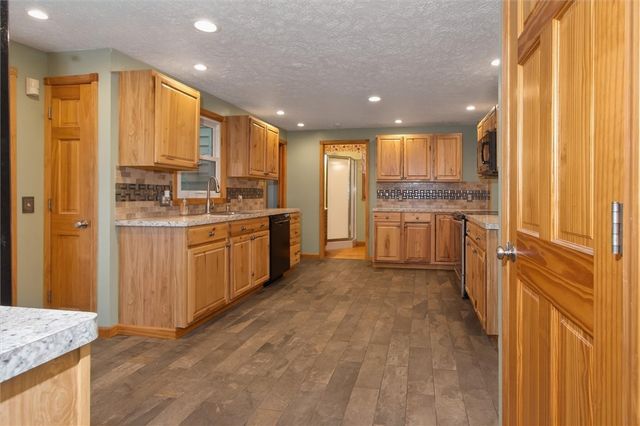 21 Squirrels Heath Road, Perinton, NY 14450