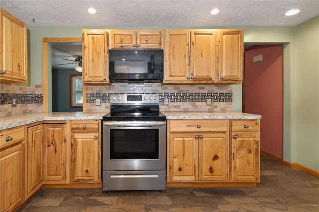 21 Squirrels Heath Road, Perinton, NY 14450