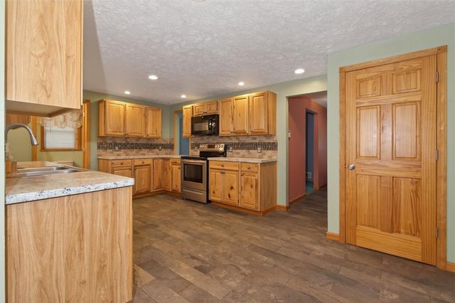 21 Squirrels Heath Road, Perinton, NY 14450