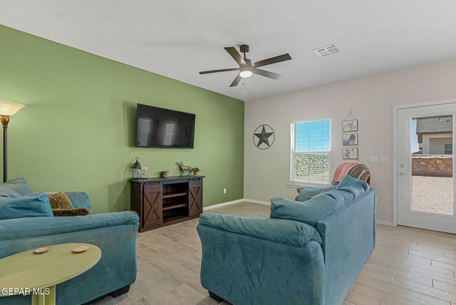 1072 Summer Rain Street, Horizon City, TX 79928