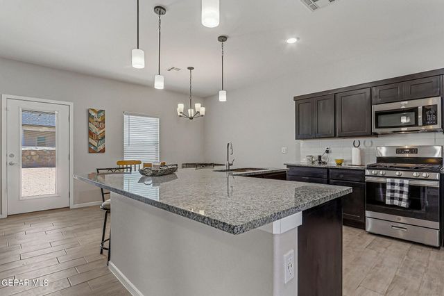 1072 Summer Rain Street, Horizon City, TX 79928