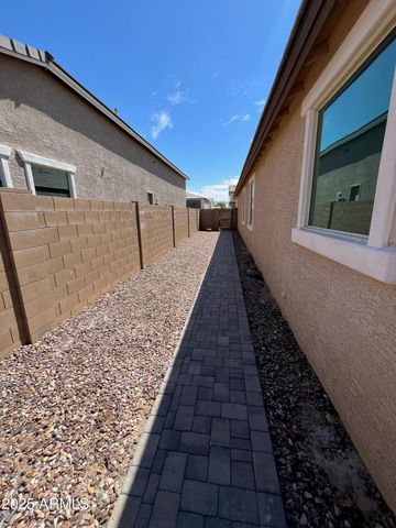 8014 W Atlantis Way, Phoenix, AZ 85043