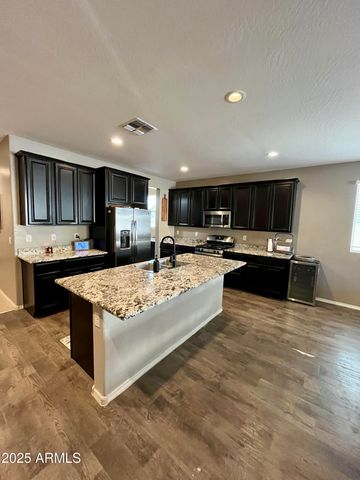 8014 W Atlantis Way, Phoenix, AZ 85043