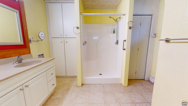 11973 SW 77th St, Auburn, KS 66402