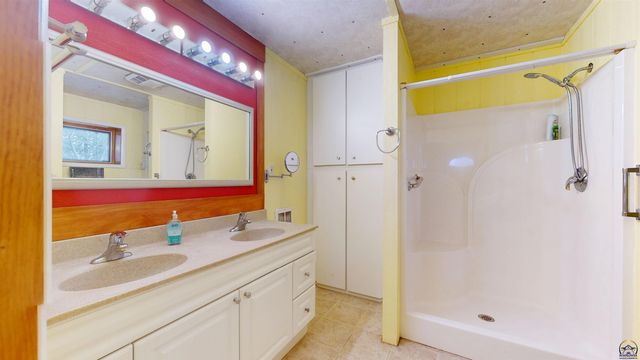 11973 SW 77th St, Auburn, KS 66402