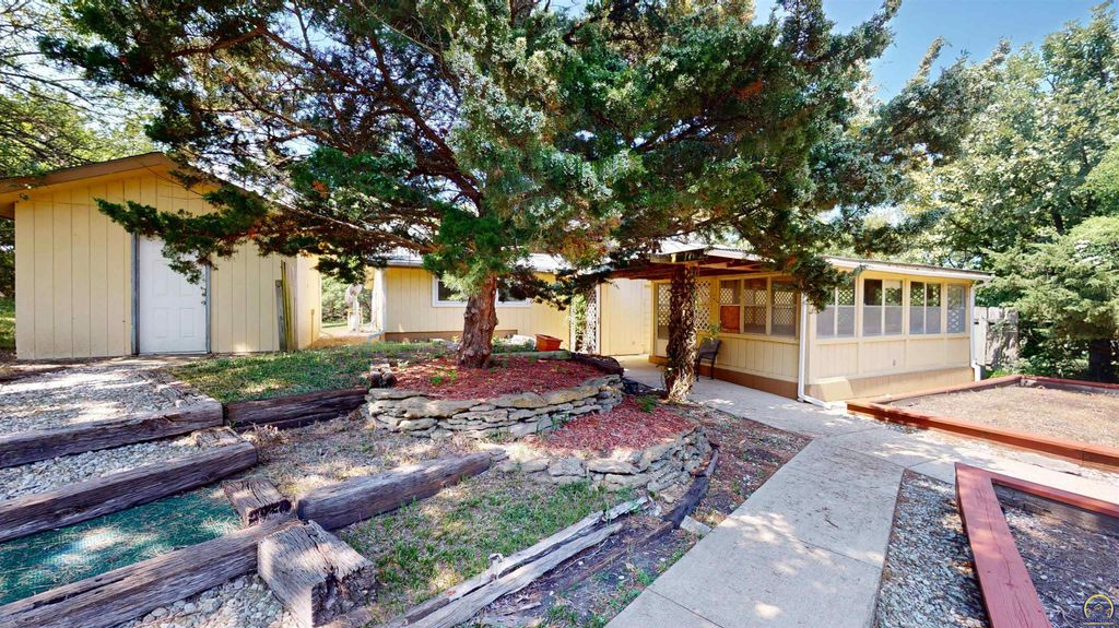 11973 SW 77th St, Auburn, KS 66402