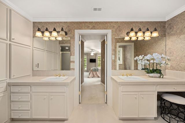 2900 Angelfire LN, Austin, TX 78746