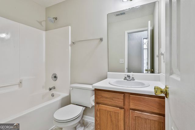 120 Creekside Drive, Grantville, GA 30220