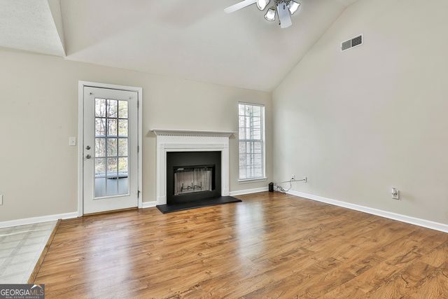 120 Creekside Drive, Grantville, GA 30220