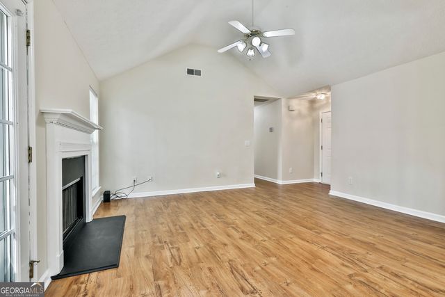 120 Creekside Drive, Grantville, GA 30220