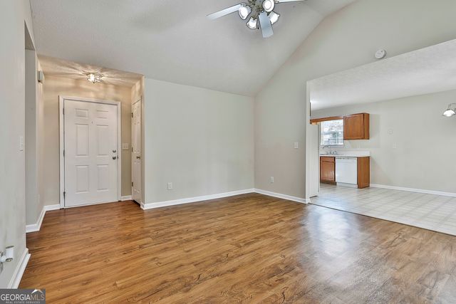 120 Creekside Drive, Grantville, GA 30220