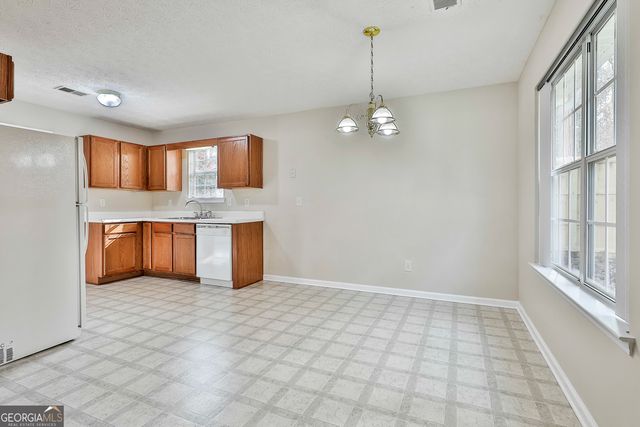 120 Creekside Drive, Grantville, GA 30220