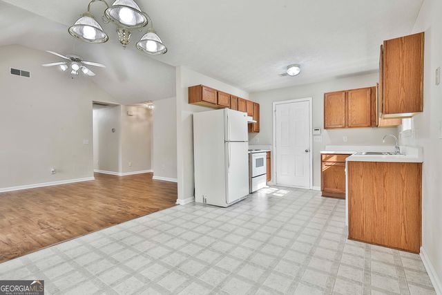 120 Creekside Drive, Grantville, GA 30220