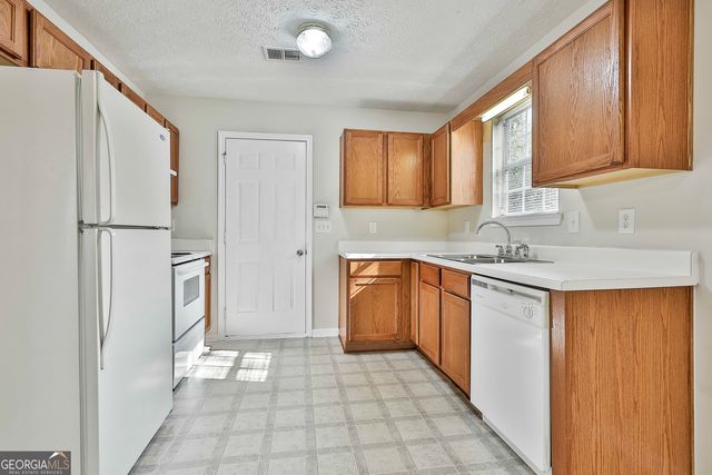 120 Creekside Drive, Grantville, GA 30220