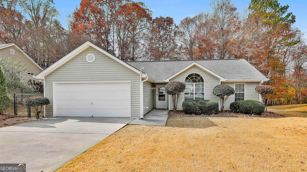 120 Creekside Drive, Grantville, GA 30220