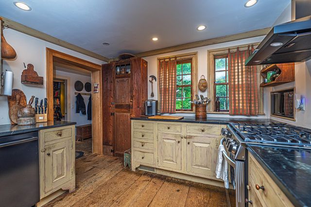 31 Long Hill Road, Raymond, NH 03077