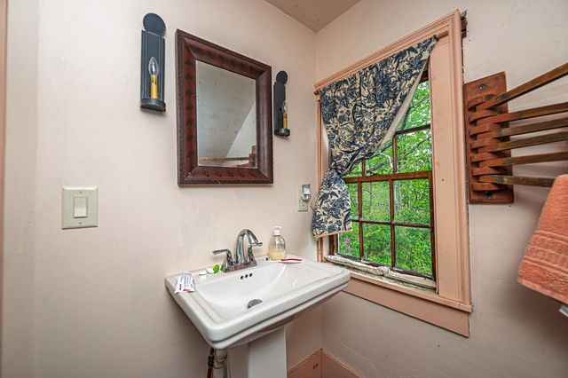 31 Long Hill Road, Raymond, NH 03077