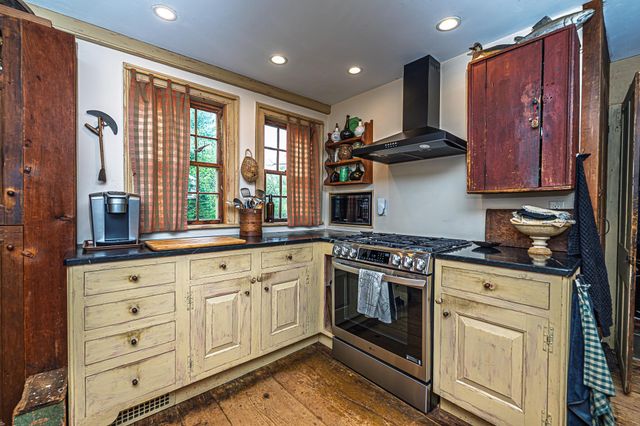 31 Long Hill Road, Raymond, NH 03077