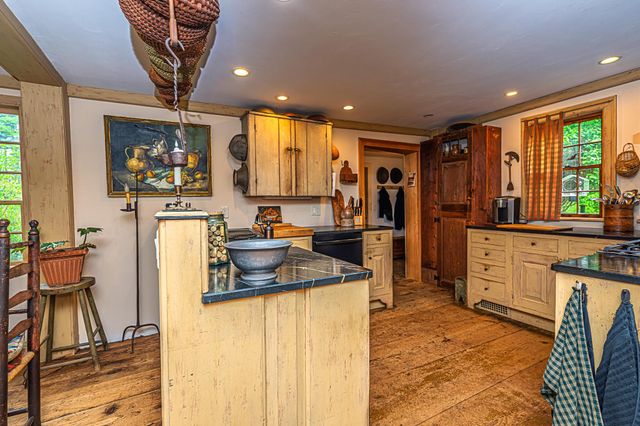 31 Long Hill Road, Raymond, NH 03077