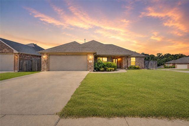 809 E Marietta Court, Rogers, AR 72758
