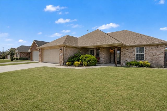 809 E Marietta Court, Rogers, AR 72758