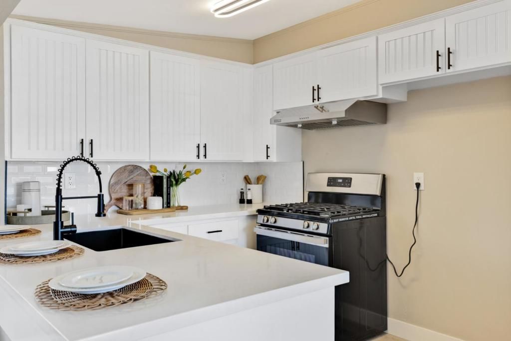 Image 7 of property listing at 318 Navajo Drive, Salinas, CA 93906