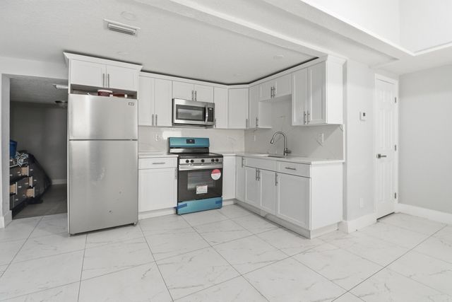 1152 Sunset Road, West Palm Beach, FL 33406