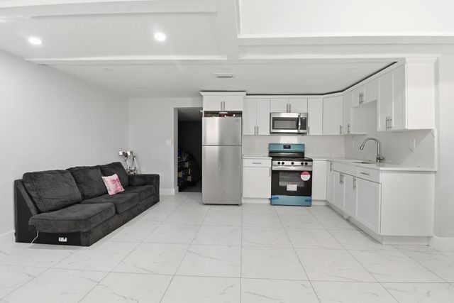 1152 Sunset Road, West Palm Beach, FL 33406
