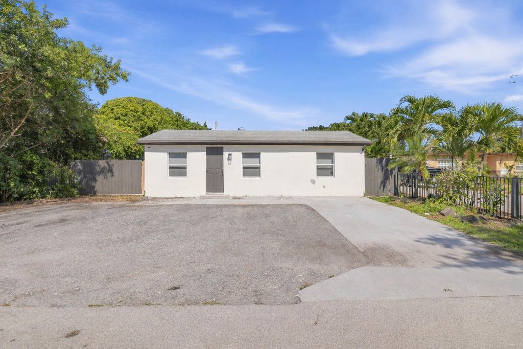 1152 Sunset Road, West Palm Beach, FL 33406