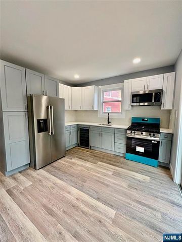 48 2nd Street, Somerville, NJ 08876