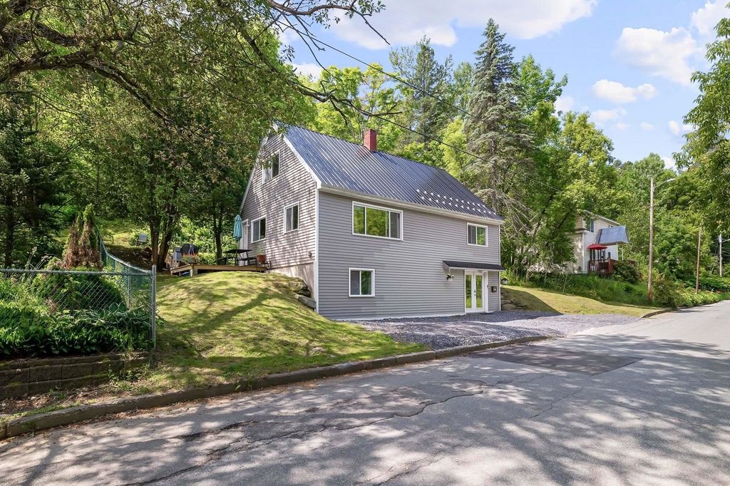 280 Lafayette Street, St. Johnsbury, VT 05819