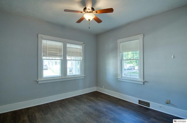 3325 N 41st Street, Omaha, NE 68111