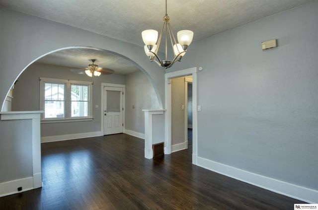 3325 N 41st Street, Omaha, NE 68111