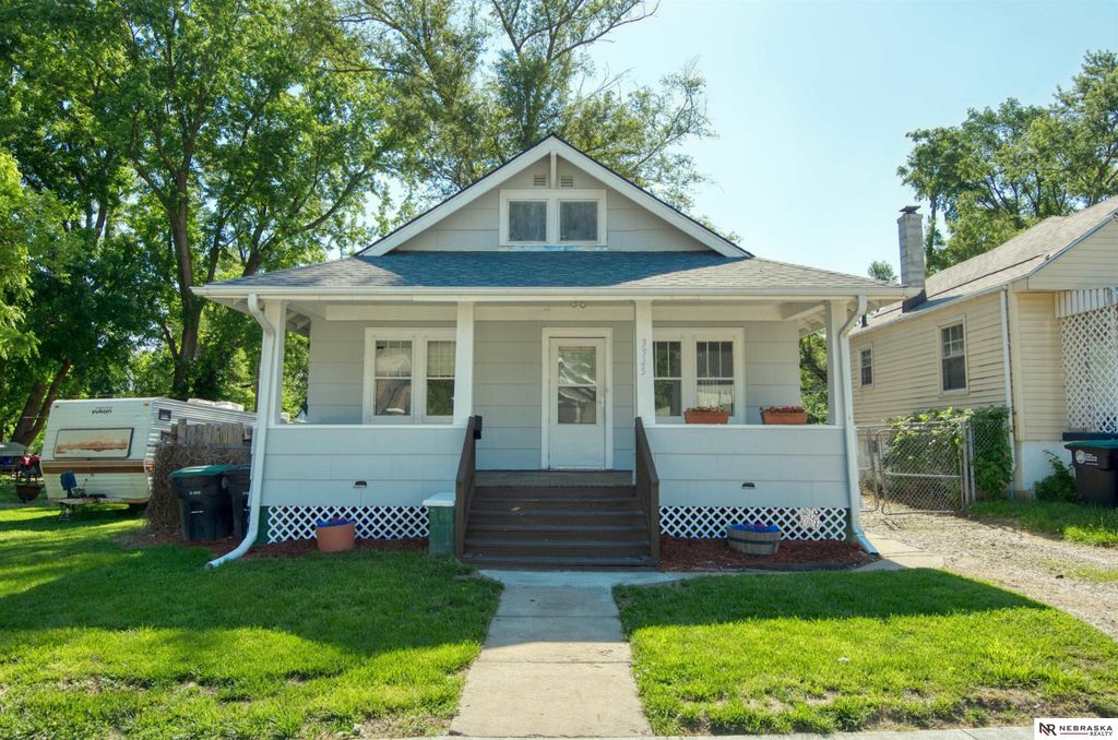 3325 N 41st Street, Omaha, NE 68111