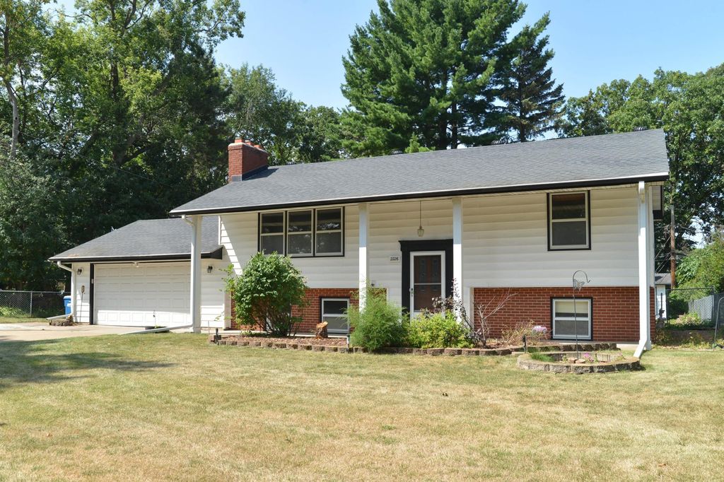 2226 Pleasant View Drive, New Brighton, MN 55112 — exterior