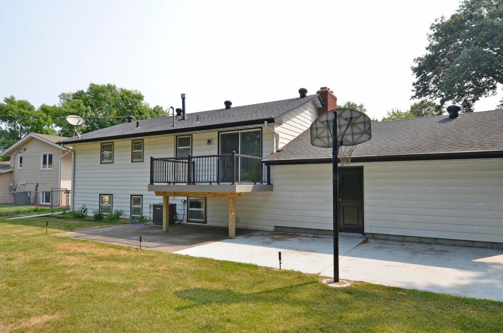 2226 Pleasant View Drive, New Brighton, MN 55112 — photo 3