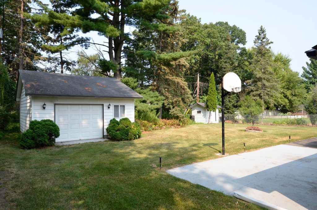 2226 Pleasant View Drive, New Brighton, MN 55112 — photo 4