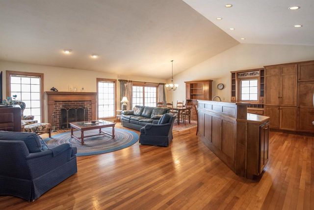 2640 APPIAN WAY, Green Bay, WI 54302